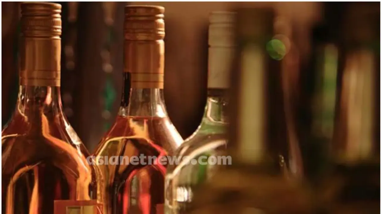 Liquor: మంచిర్యాలలో అక్రమంగా తరలిస్తున్న మద్యం పట్టివేత.. ఇద్దరిపై కేసు