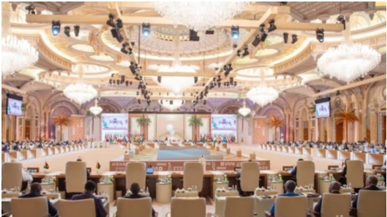 സ്വതന്ത്ര പലസ്തീൻ അംഗീകരിക്കണമെന്ന് സൗദി; ഇസ്രയേലിനെതിരെ കടുത്ത മുന്നറിയിപ്പുമായി അറബ് ഇസ്ലാമിക് ഉച്ചകോടി സ്വതന്ത്ര പലസ്തീൻ അംഗീകരിക്കണമെന്ന് സൗദി; ഇസ്രയേലിനെതിരെ കടുത്ത മുന്നറിയിപ്പുമായി അറബ് ഇസ്ലാമിക് ഉച്ചകോടി