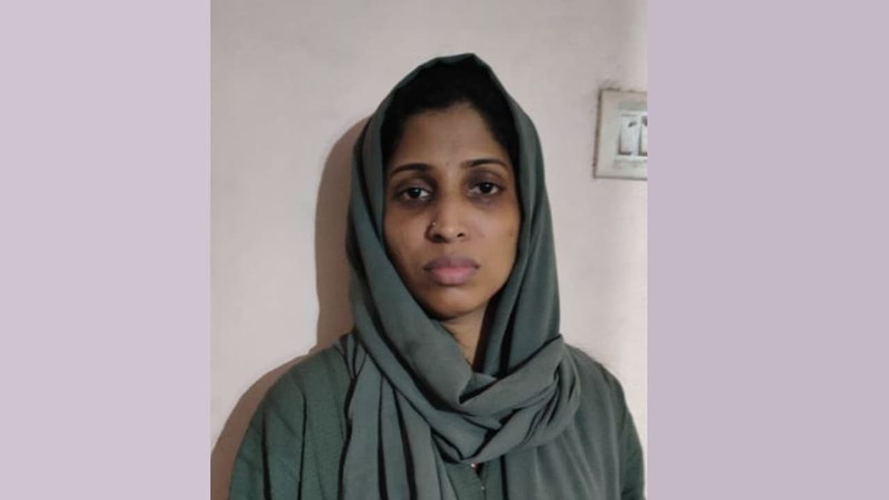 ദമ്പതികൾ താമസിച്ച വാടകവീട്ടിൽ എക്സൈസ് റെയ്ഡ്; പരിശോധനയിൽ കണ്ടെത്തിയത് എംഡിഎംഎ; യുവതി അറസ്റ്റിൽ ദമ്പതികൾ താമസിച്ച വാടകവീട്ടിൽ എക്സൈസ് റെയ്ഡ്; പരിശോധനയിൽ കണ്ടെത്തിയത് എംഡിഎംഎ; യുവതി അറസ്റ്റിൽ