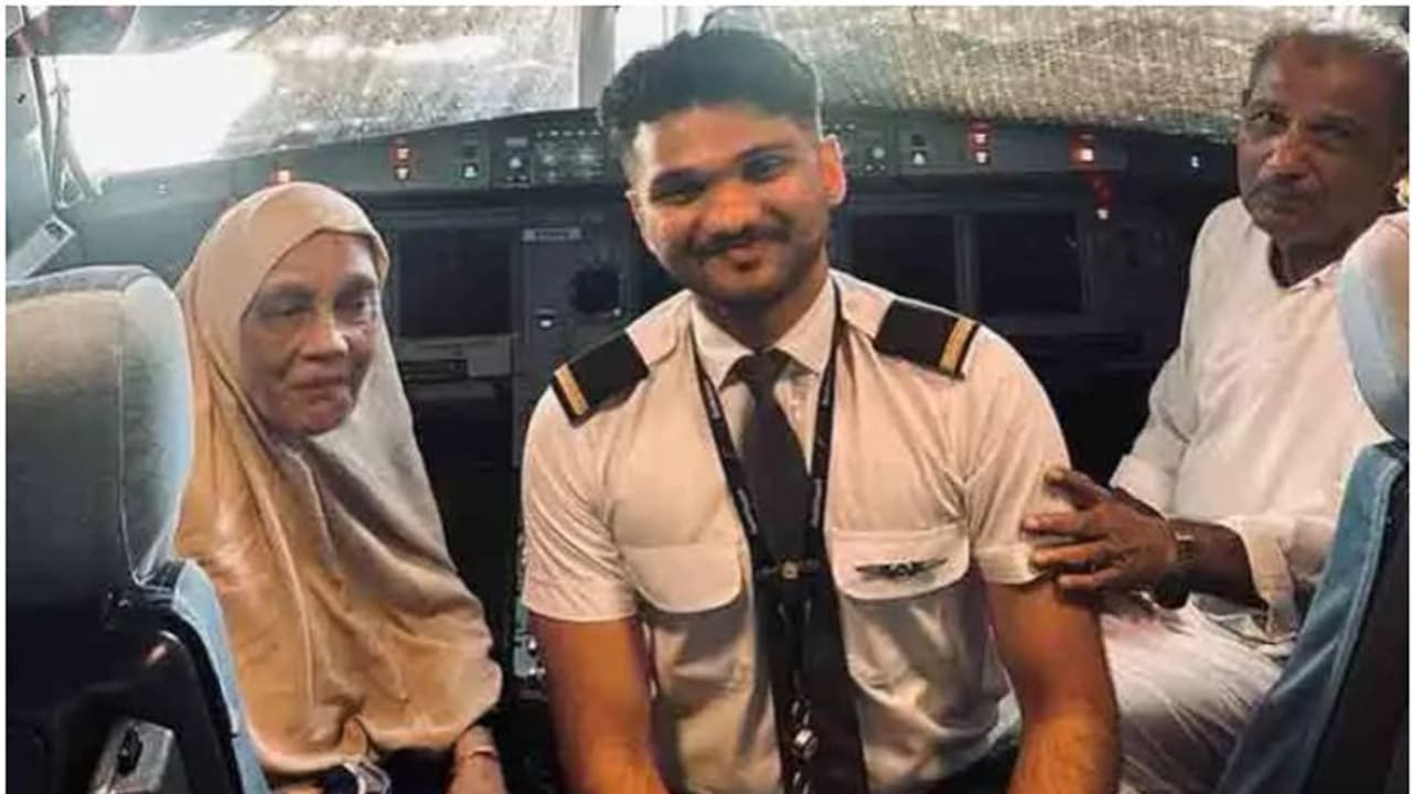 കോക്പിറ്റില് കൊച്ചുമകന്; വല്ല്യുപ്പക്കും വല്ല്യുമ്മക്കും നസീം ആകാശത്തൊരുക്കിയ സര്പ്രൈസ്, ഇത് സ്വപ്നയാത്ര കോക്പിറ്റില് കൊച്ചുമകന്; വല്ല്യുപ്പക്കും വല്ല്യുമ്മക്കും നസീം ആകാശത്തൊരുക്കിയ സര്പ്രൈസ്, ഇത് സ്വപ്നയാത്ര