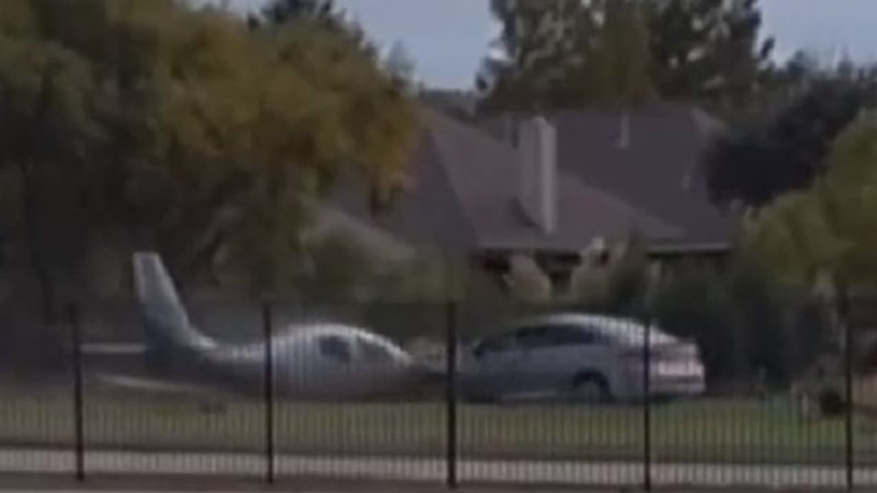 Plane crashes into car : కారును ఢీకొట్టిన విమానం.. వీడియో వైరల్.. 
