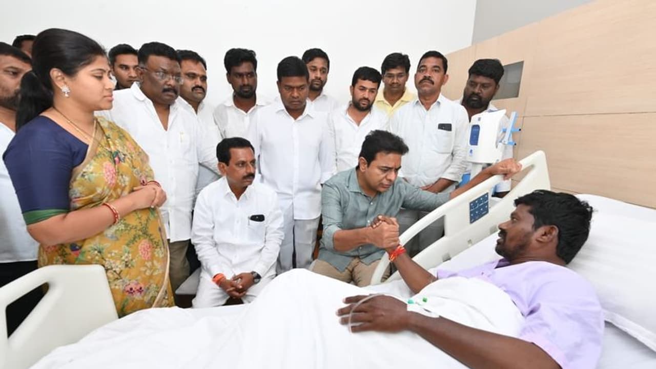 ప్రజలను మెప్పించి గెలవాలి: గువ్వల బాలరాజును పరామర్శించిన కేటీఆర్ ప్రజలను మెప్పించి గెలవాలి: గువ్వల బాలరాజును పరామర్శించిన కేటీఆర్