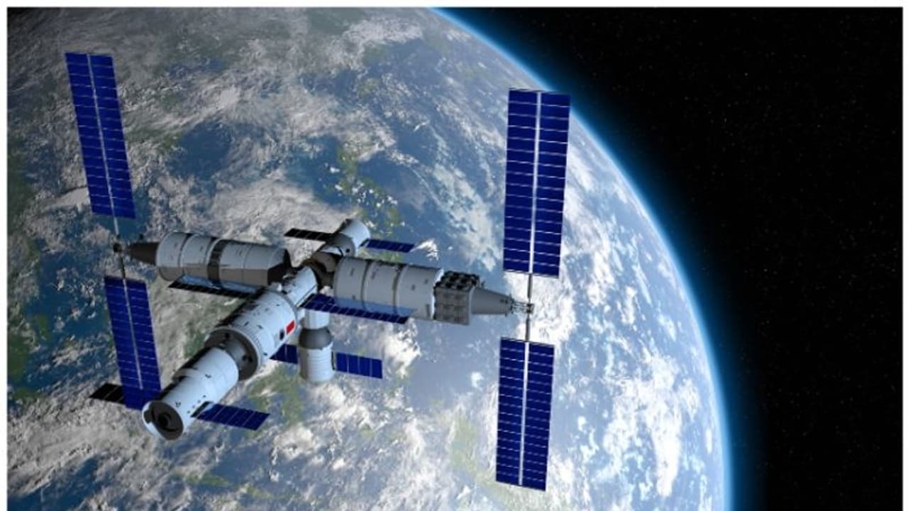 'നൂറിലേറെ കഷ്ണങ്ങളായി ചിതറി, യാത്രികര് ഭയന്നുവിറച്ചു'; ബഹിരാകാശ നിലയത്തിനരികെ റഷ്യൻ ഉപഗ്രഹം പൊട്ടിത്തെറിച്ചു 'നൂറിലേറെ കഷ്ണങ്ങളായി ചിതറി, യാത്രികര് ഭയന്നുവിറച്ചു'; ബഹിരാകാശ നിലയത്തിനരികെ റഷ്യൻ ഉപഗ്രഹം പൊട്ടിത്തെറിച്ചു