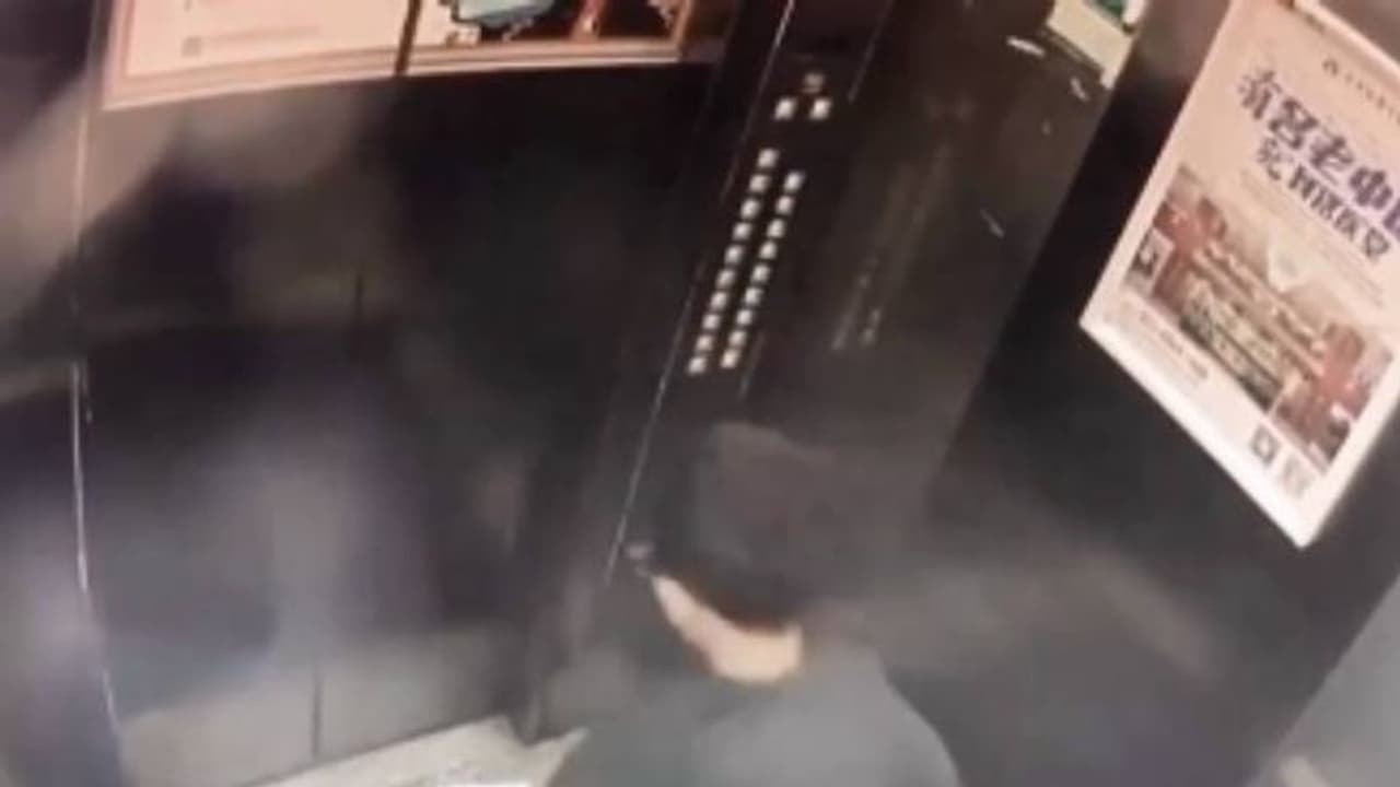 ലിഫ്റ്റില്‍ മൂത്രമൊഴിച്ച് ബാലന്‍, പിന്നീട് സംഭവിച്ചത്, രക്ഷിതാക്കൾക്കൊരു മുന്നറിയിപ്പെന്ന് സോഷ്യല്‍ മീഡിയ