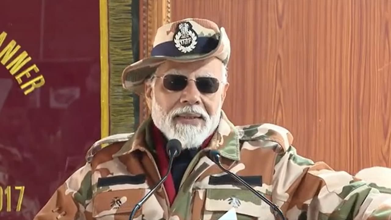 సైన్యంతో ప్రధాని దీపావళి వేడుక.. హిమాలయాలే వలే దృఢంగా నిలబడ్డ ఆర్మీతో దేశం సురక్షితం: మోడీ