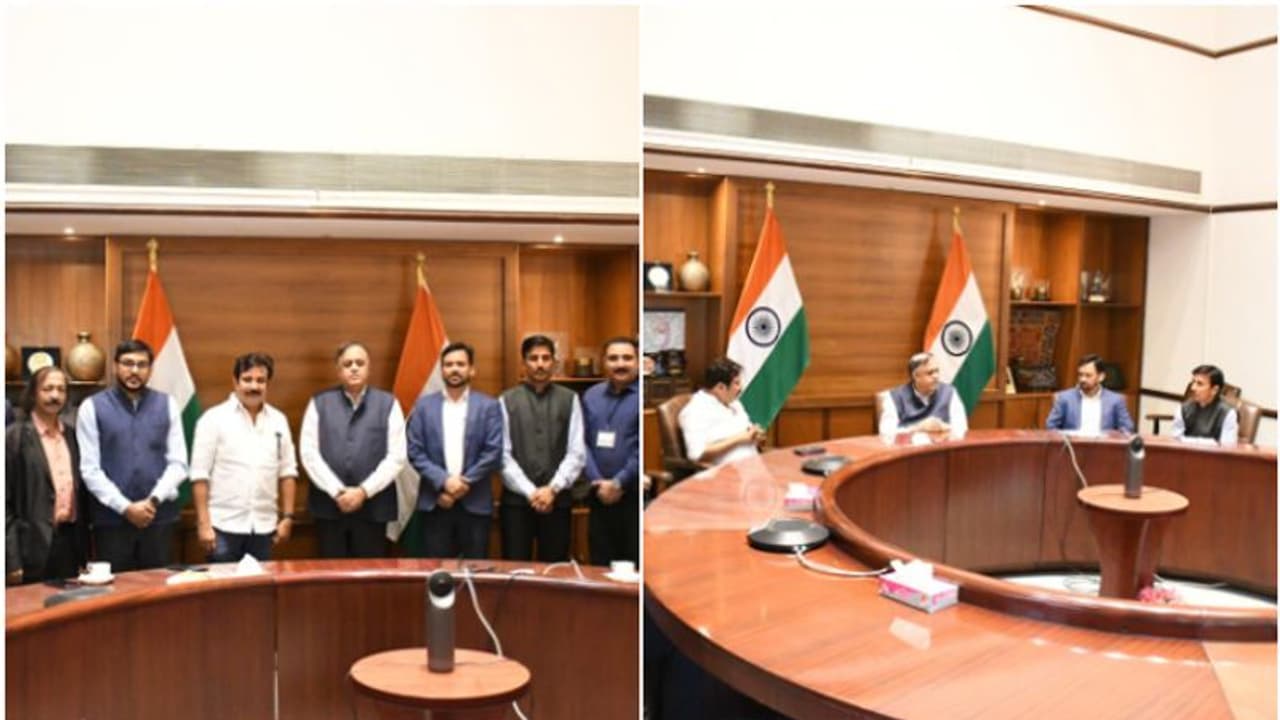 റിയാദ് കേരള വിമാന സര്വീസ്; കേന്ദ്ര വ്യോമയാന മന്ത്രിക്ക് കത്തയച്ചിട്ടുണ്ടെന്ന് എഎം ആരിഫ് റിയാദ് കേരള വിമാന സര്വീസ്; കേന്ദ്ര വ്യോമയാന മന്ത്രിക്ക് കത്തയച്ചിട്ടുണ്ടെന്ന് എഎം ആരിഫ്