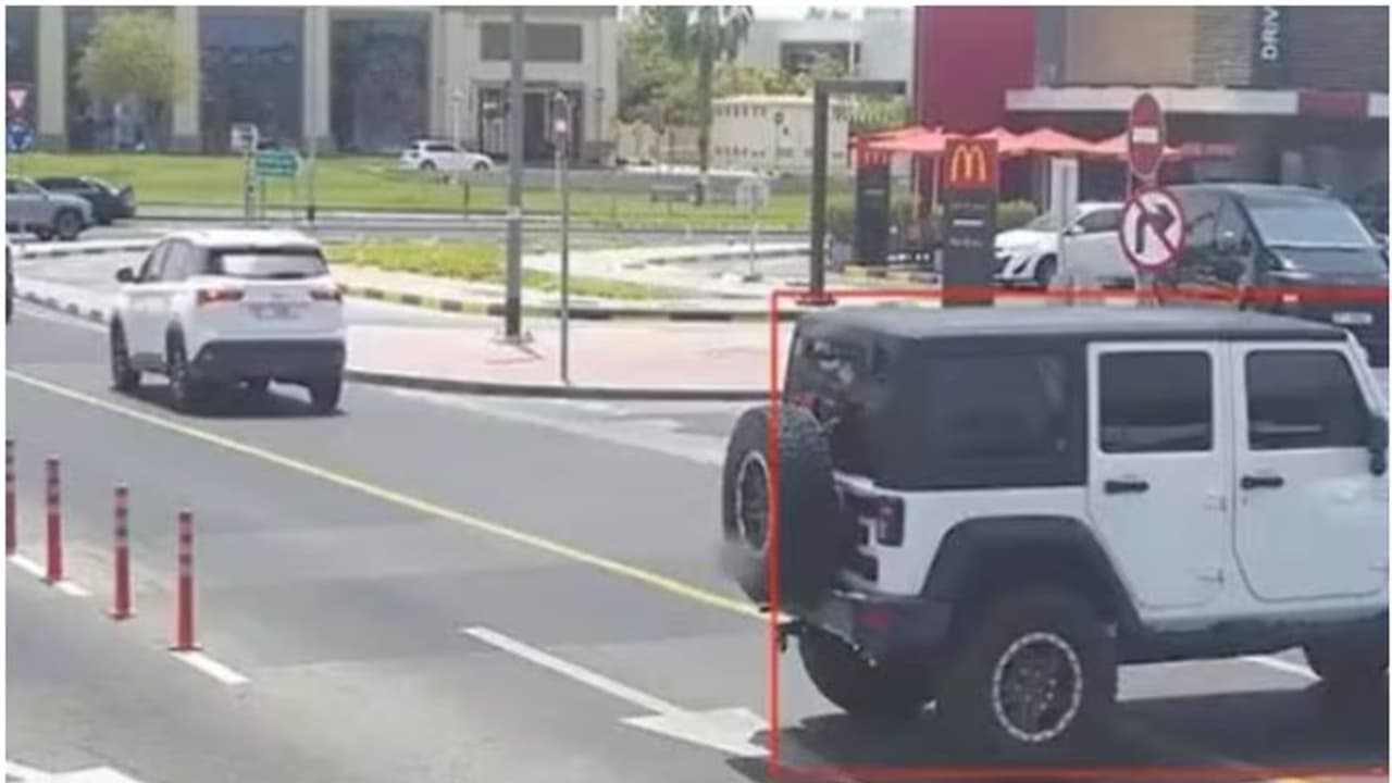 'തോന്നിയ പോലെ' വണ്ടി തിരിച്ചാൽ 'പണി കിട്ടും'; ശക്തമായ നിരീക്ഷണം, ഇതുവരെ 29,463 പേർക്ക് പിഴ ചുമത്തി 'തോന്നിയ പോലെ' വണ്ടി തിരിച്ചാൽ 'പണി കിട്ടും'; ശക്തമായ നിരീക്ഷണം, ഇതുവരെ 29,463 പേർക്ക് പിഴ ചുമത്തി