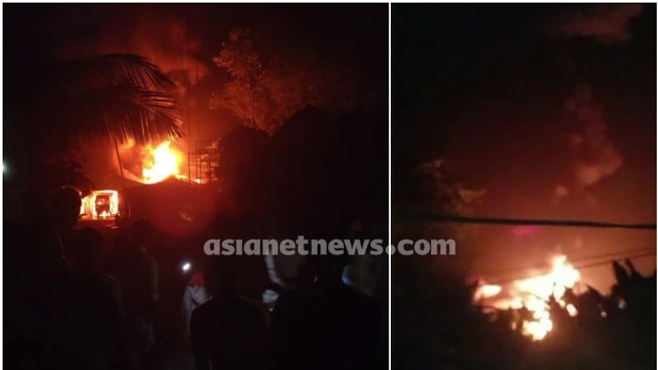 ഇതര സംസ്ഥാന തൊഴിലാളികളുടെ ദീപാവലി ആഘോഷം, കോട്ടയത്ത് കലാശിച്ചത് തീപിടുത്തത്തിൽ, മെത്ത നിര്മ്മാണ ഫാക്ടറി കത്തി ഇതര സംസ്ഥാന തൊഴിലാളികളുടെ ദീപാവലി ആഘോഷം, കോട്ടയത്ത് കലാശിച്ചത് തീപിടുത്തത്തിൽ, മെത്ത നിര്മ്മാണ ഫാക്ടറി കത്തി