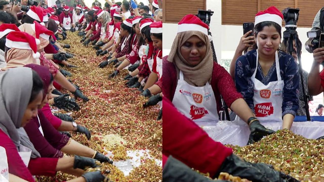 ഗര്ഭകാലം ആഘോഷമാക്കി ആശുപത്രിയില് കേക്ക് മിക്സിംഗ്; നിറവയറുമായി പങ്കെടുത്തത് 70 പേര് ഗര്ഭകാലം ആഘോഷമാക്കി ആശുപത്രിയില് കേക്ക് മിക്സിംഗ്; നിറവയറുമായി പങ്കെടുത്തത് 70 പേര്