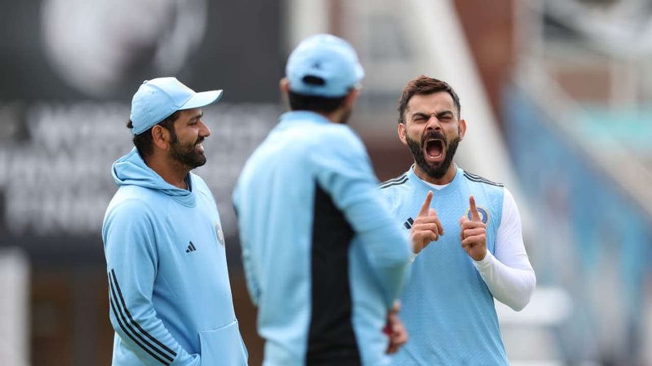 ദക്ഷിണാഫ്രിക്കന് പര്യടനം: ഏകദിന, ടി20 പരമ്പരകളില് വിരാട് കോലി കളിക്കില്ല, തീരുമാനമെടുക്കാതെ രോഹിത് ദക്ഷിണാഫ്രിക്കന് പര്യടനം: ഏകദിന, ടി20 പരമ്പരകളില് വിരാട് കോലി കളിക്കില്ല, തീരുമാനമെടുക്കാതെ രോഹിത്