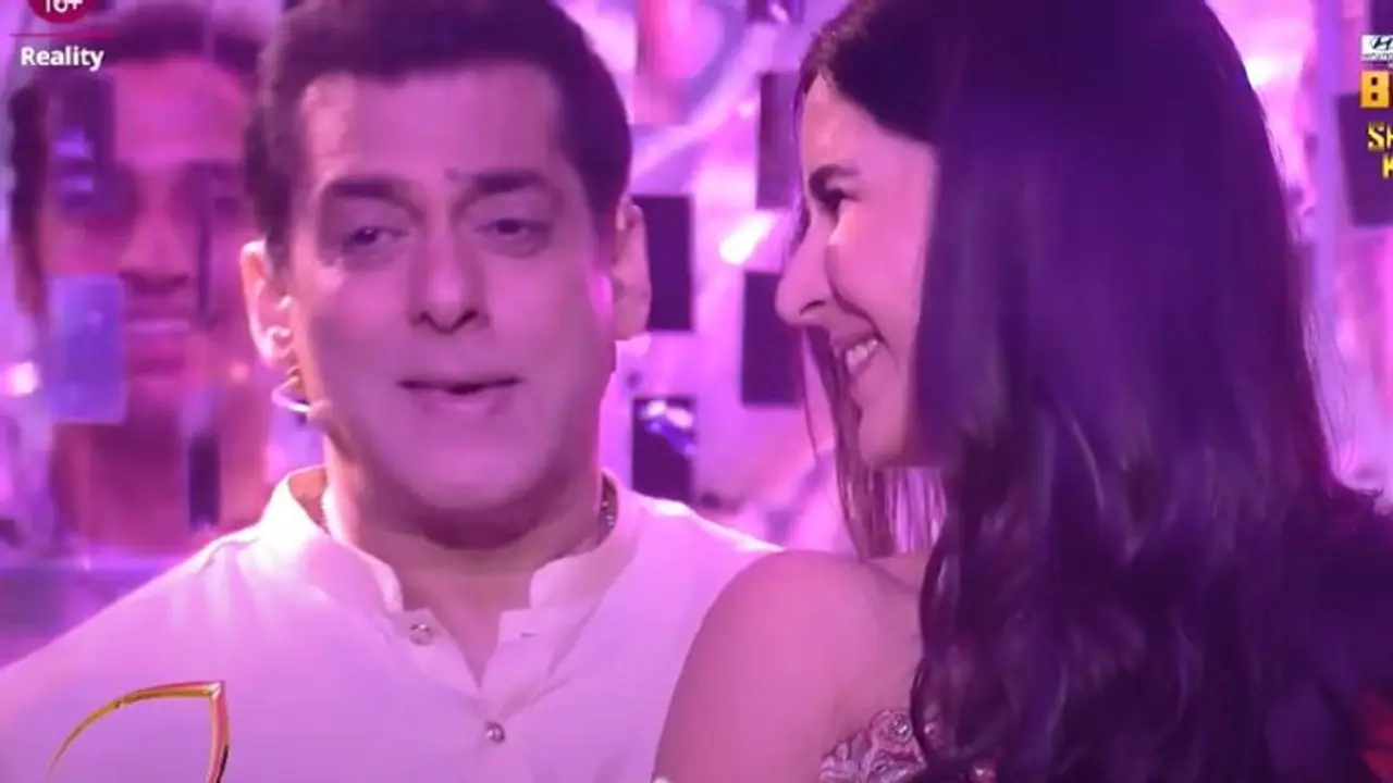 Bigg Boss 17: Salman Khan dances on 'Kaala Chashma' for Katrina Kaif; actress reaction went viral WATCH Bigg Boss 17: Salman Khan dances on 'Kaala Chashma' for Katrina Kaif; actress reaction went viral WATCH