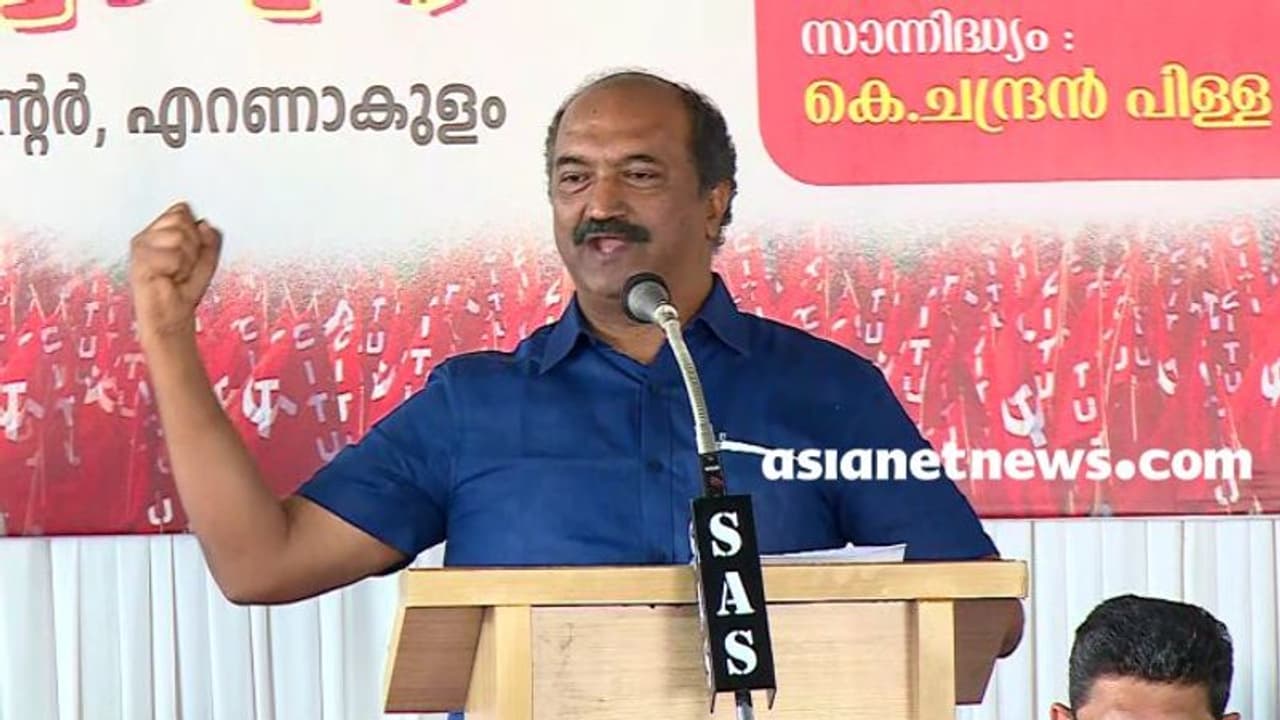 കേന്ദ്രത്തിന് മുന്നിൽ സംസ്ഥാനം ഭിക്ഷയാചിക്കുന്ന സ്ഥിതി, അവകാശപ്പെട്ടതല്ല തരുന്നത്: വി മുരളീധരനെതിരെ ധനമന്ത്രി കേന്ദ്രത്തിന് മുന്നിൽ സംസ്ഥാനം ഭിക്ഷയാചിക്കുന്ന സ്ഥിതി, അവകാശപ്പെട്ടതല്ല തരുന്നത്: വി മുരളീധരനെതിരെ ധനമന്ത്രി