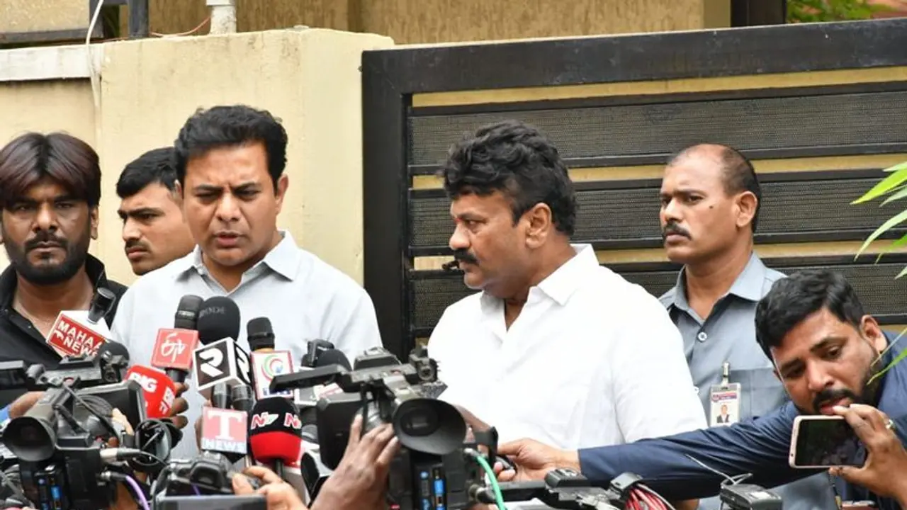 నాంపల్లి అగ్ని ప్రమాదం: బాధిత కుటుంబాలకు రూ. 5 లక్షల ఎక్స్గ్రేషియా ప్రకటించిన ప్రభుత్వం నాంపల్లి అగ్ని ప్రమాదం: బాధిత కుటుంబాలకు రూ. 5 లక్షల ఎక్స్గ్రేషియా ప్రకటించిన ప్రభుత్వం