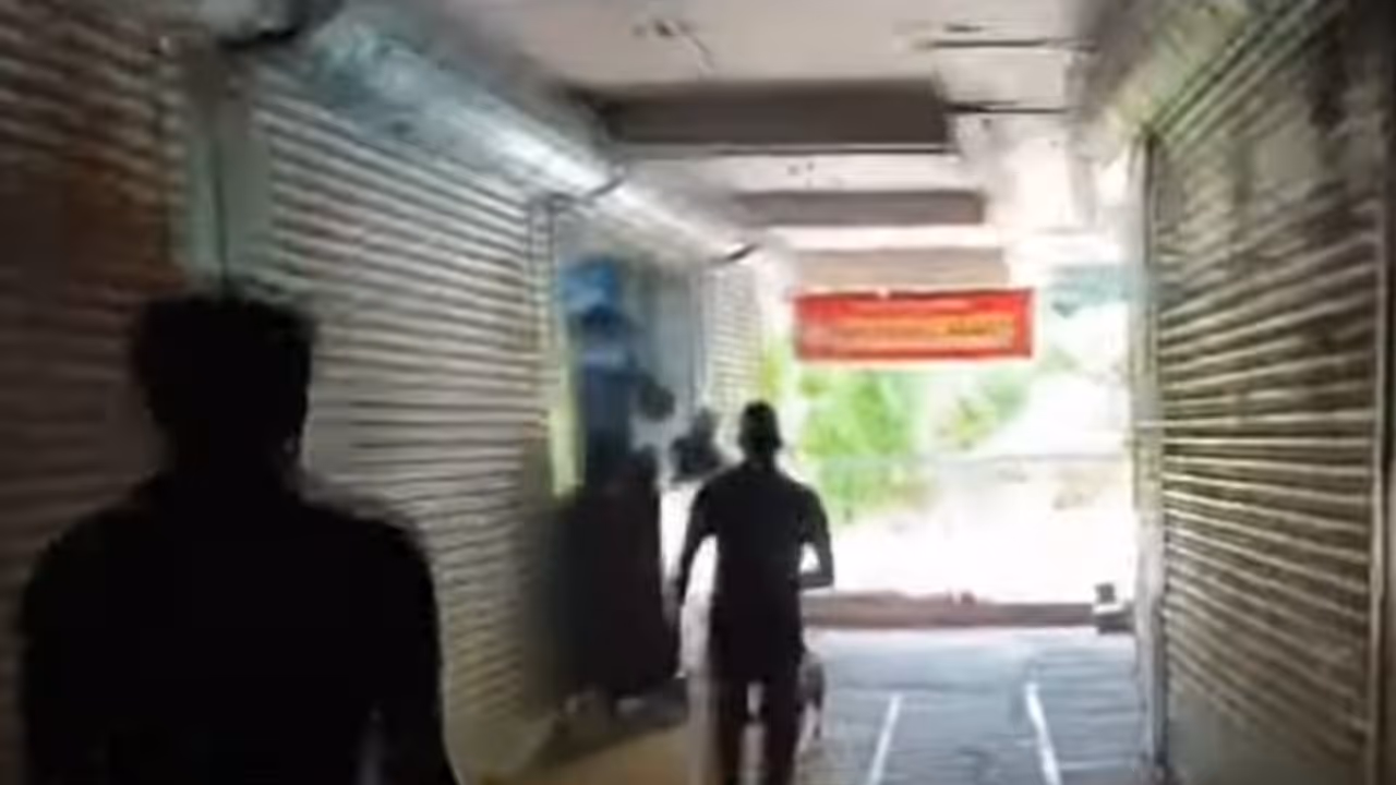 നേരെ തലശ്ശേരി ടു കൊച്ചി, പരുങ്ങി ചെന്നുകേറിയത് നോർത്ത് പൊലീസിന് മുന്നിൽ, കൈയിലെ 3 ലക്ഷം ജയിലേക്ക് വഴികാട്ടി 