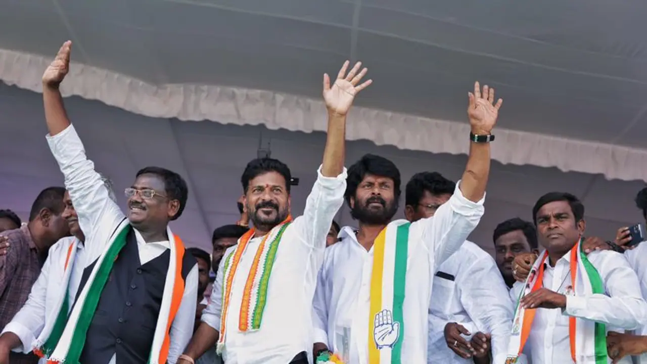 అందుకే కాంగ్రెస్ భారీ మెజారిటీతో అధికారంలోకి వస్తుంది : రేవంత్ కీలక వ్యాఖ్యలు అందుకే కాంగ్రెస్ భారీ మెజారిటీతో అధికారంలోకి వస్తుంది : రేవంత్ కీలక వ్యాఖ్యలు