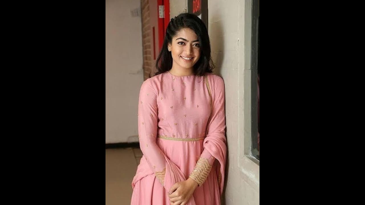 ಯಾವತ್ತೂ ನಗುನಗುತ್ತಿರು, ಅಮ್ಮನ ಮಾತೇ ನನಗೆ ವೇದವಾಕ್ಯ; ರಶ್ಮಿಕಾ ಮಾತಿಂದ ಕಣ್ಣೀರಾದ್ರು ಸಂದರ್ಶಕಿ!