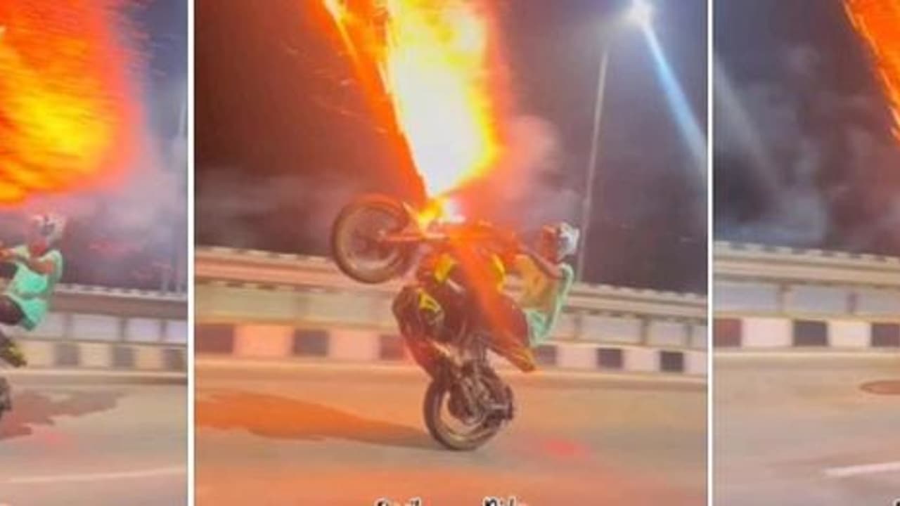 viral video : బైక్ కు పటాకులు కట్టి ప్రమాదకరమైన స్టంట్స్.. వీడియో వైరల్.. నెటిజన్ల ఆగ్రహం viral video : బైక్ కు పటాకులు కట్టి ప్రమాదకరమైన స్టంట్స్.. వీడియో వైరల్.. నెటిజన్ల ఆగ్రహం