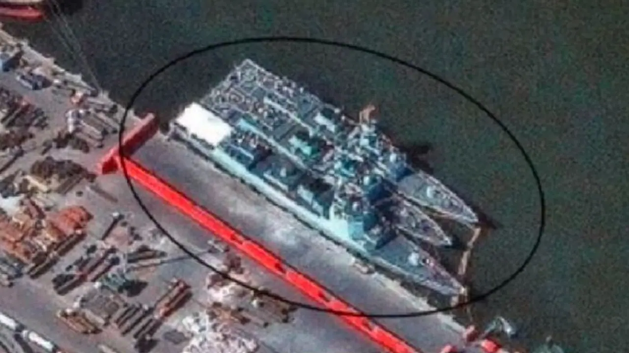 ಕರಾಚಿಯಲ್ಲಿ ಚೀನಾ ಯುದ್ಧನೌಕೆ, ಸಬ್ಮರೀನ್ ಲಂಗರು: ಪಾಕ್ ಜತೆ ಸೇರಿ ಜಂಟಿ ನೌಕಾ ತಾಲೀಮು ಕರಾಚಿಯಲ್ಲಿ ಚೀನಾ ಯುದ್ಧನೌಕೆ, ಸಬ್ಮರೀನ್ ಲಂಗರು: ಪಾಕ್ ಜತೆ ಸೇರಿ ಜಂಟಿ ನೌಕಾ ತಾಲೀಮು