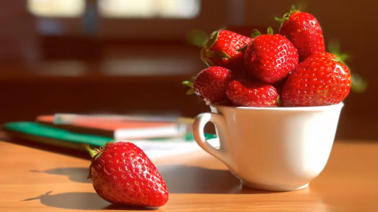 ദിവസവും ഒരു കപ്പ് സ്ട്രോബെറി കഴിക്കുന്നത് ഈ രണ്ട് രോഗങ്ങളെയും തടയുമെന്ന് പുതിയ പഠനം... ദിവസവും ഒരു കപ്പ് സ്ട്രോബെറി കഴിക്കുന്നത് ഈ രണ്ട് രോഗങ്ങളെയും തടയുമെന്ന് പുതിയ പഠനം...