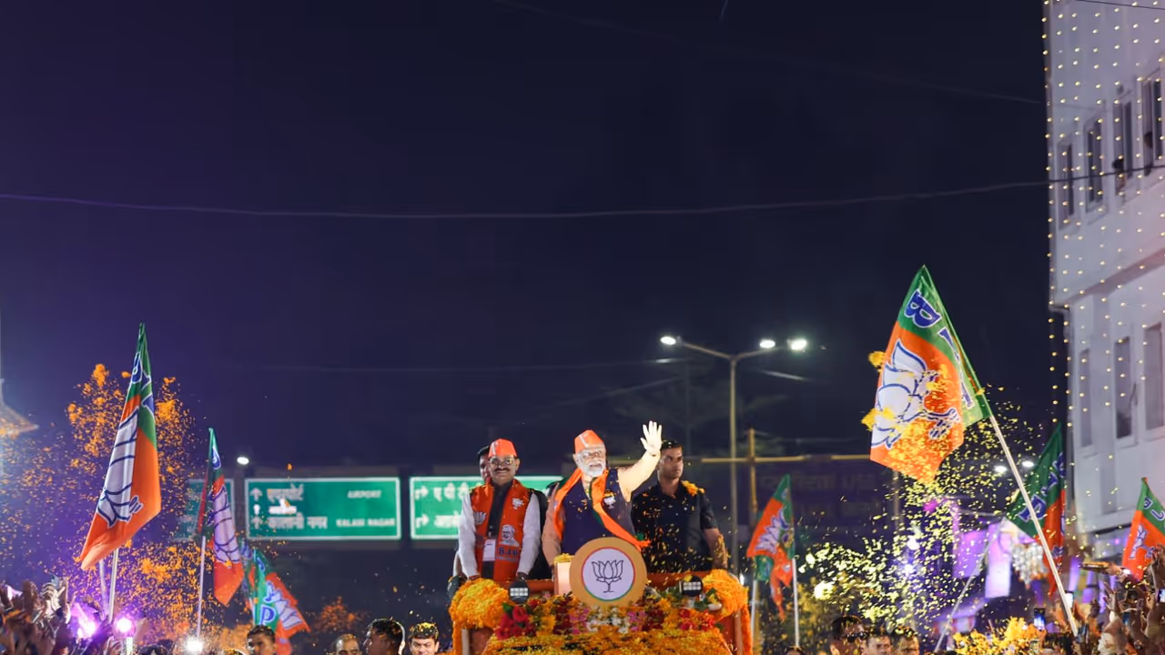 PM Narendra Modi roadshow in Indore PM Narendra Modi roadshow in Indore