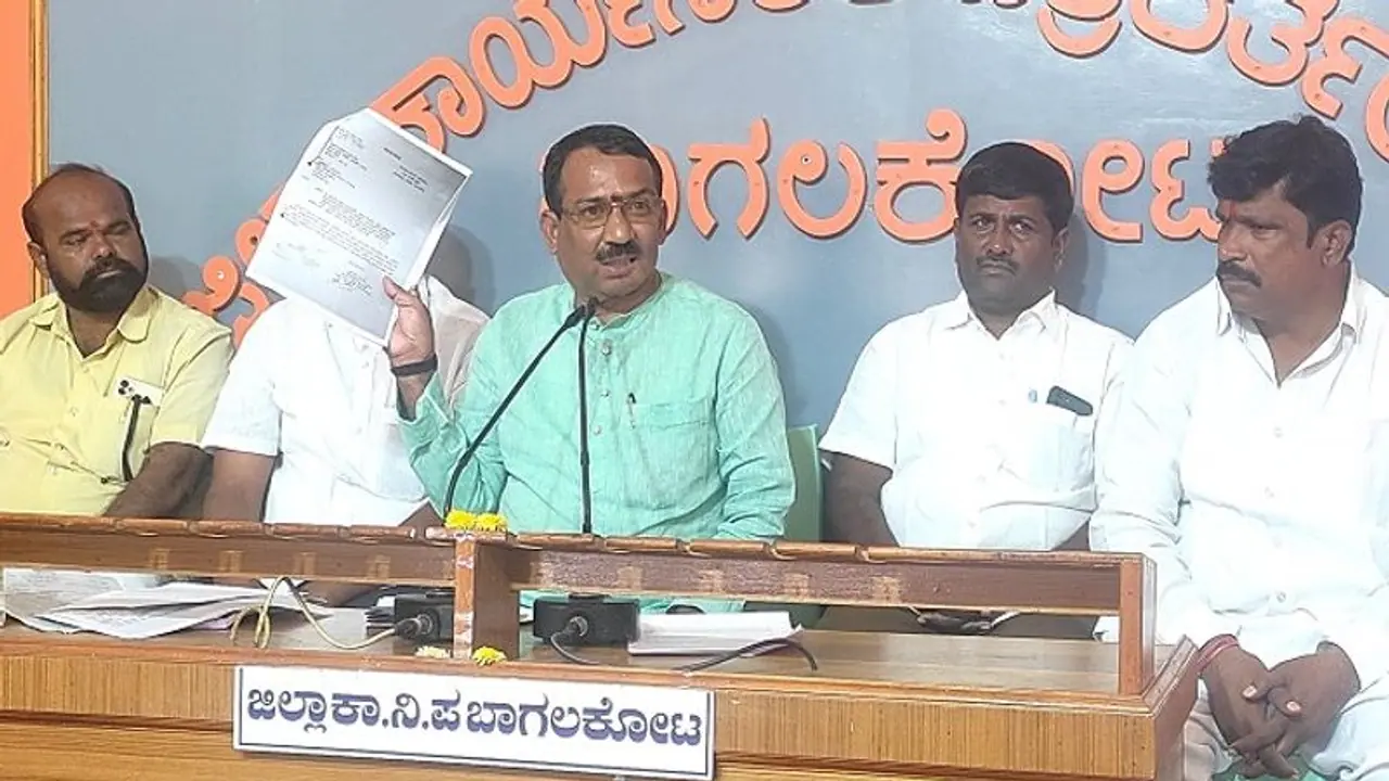 ಕಾರಜೋಳರು ತಮ್ಮ ಡ್ರೈವರ್ ಪಗಾರ ಎಲ್ಲಿಂದ ಕೊಟ್ಟಿದ್ದಾರೆ?: ಸಚಿವ ತಿಮ್ಮಾಪುರ 