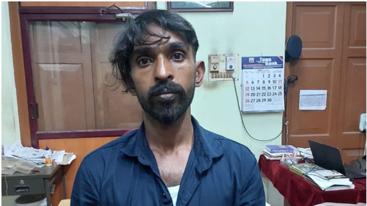 ബലാത്സംഗക്കുറ്റമടക്കം 12 കേസുകളിലെ പ്രതി, ഒടുവിൽ കോഴിക്കോട് പിടിയിലായത് പ്ലസ് ടു വിദ്യാര്ഥിയുടെ പരാതിയിൽ ബലാത്സംഗക്കുറ്റമടക്കം 12 കേസുകളിലെ പ്രതി, ഒടുവിൽ കോഴിക്കോട് പിടിയിലായത് പ്ലസ് ടു വിദ്യാര്ഥിയുടെ പരാതിയിൽ