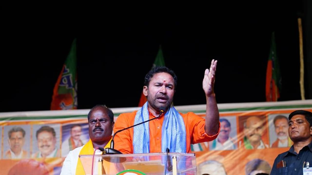 మైనారిటీలో రేవంత్ ప్రభుత్వం.. కేసీఆర్ను కాంగ్రెస్ రక్షిస్తోంది , కాళేశ్వరంపై విచారణ ఏది : కిషన్ రెడ్డి మైనారిటీలో రేవంత్ ప్రభుత్వం.. కేసీఆర్ను కాంగ్రెస్ రక్షిస్తోంది , కాళేశ్వరంపై విచారణ ఏది : కిషన్ రెడ్డి