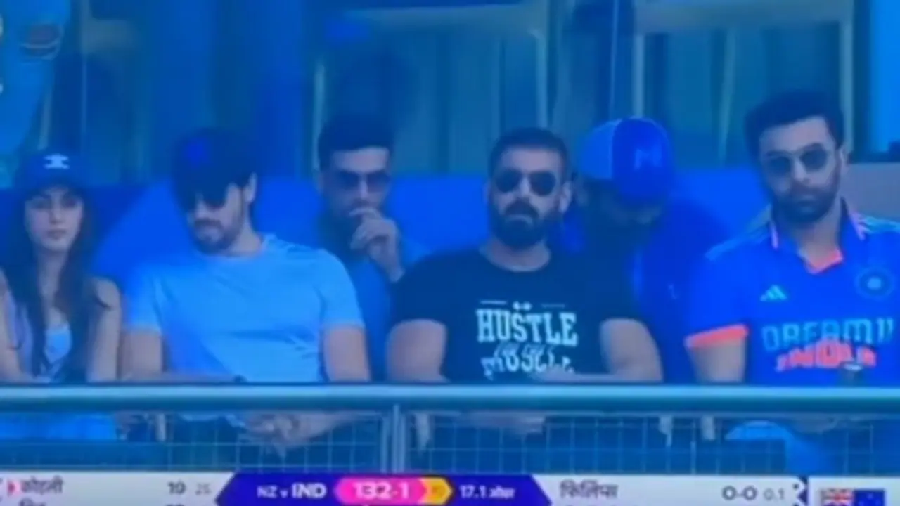 ICC Cricket World Cup 2023: Ranbir Kapoor, Siddharth Malhotra, Kiara Advani, John Abram grace Wankhede ICC Cricket World Cup 2023: Ranbir Kapoor, Siddharth Malhotra, Kiara Advani, John Abram grace Wankhede