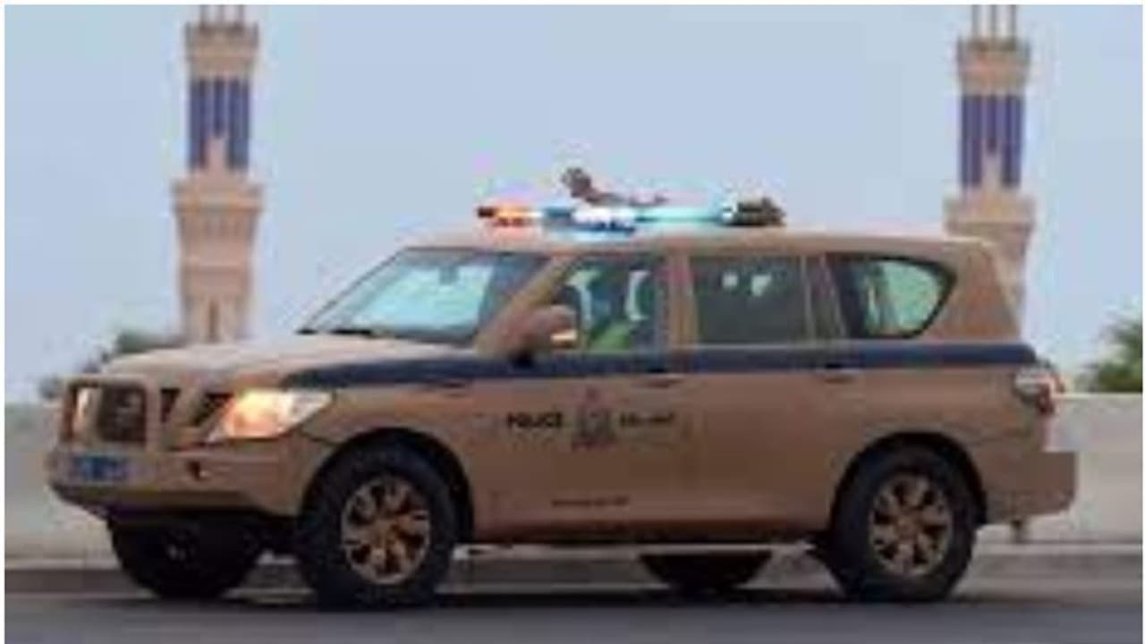 മസ്കറ്റിൽ കടയിൽ കയറി ഫോൺ റീചാർജ് കാർഡുകൾ മോഷ്ടിച്ചു, പ്രവാസികൾ പിടിയിൽ മസ്കറ്റിൽ കടയിൽ കയറി ഫോൺ റീചാർജ് കാർഡുകൾ മോഷ്ടിച്ചു, പ്രവാസികൾ പിടിയിൽ