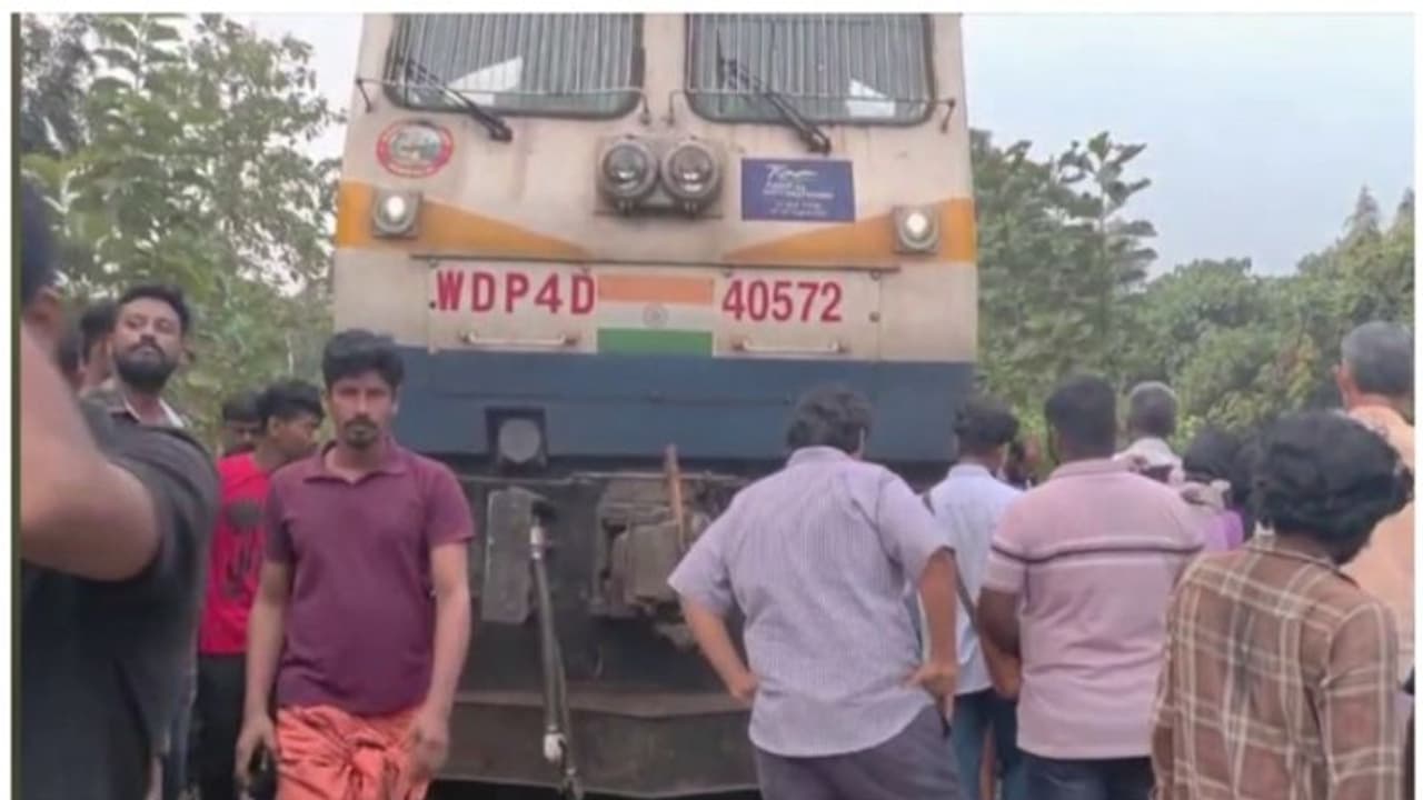 വല്ലപ്പുഴ റെയിൽവേ സ്റ്റേഷന് സമീപം ട്രെയിൻ പാളം തെറ്റി: ആർക്കും പരിക്കില്ല; പ്രശ്നം ഉടൻ പരിഹരിക്കുമെന്ന് റെയിൽവ വല്ലപ്പുഴ റെയിൽവേ സ്റ്റേഷന് സമീപം ട്രെയിൻ പാളം തെറ്റി: ആർക്കും പരിക്കില്ല; പ്രശ്നം ഉടൻ പരിഹരിക്കുമെന്ന് റെയിൽവ