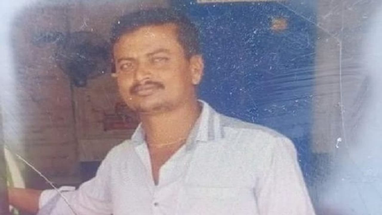 ಚಿಕ್ಕಮಗಳೂರು: ಪಟಾಕಿಯಕಿಡಿ ಹೊತ್ತಿ ಏಕಾಏಕಿ ಸಿಡಿದ ಆಟಂ ಬಾಂಬ್, ಯುವಕ ಸಾವು ಚಿಕ್ಕಮಗಳೂರು: ಪಟಾಕಿಯಕಿಡಿ ಹೊತ್ತಿ ಏಕಾಏಕಿ ಸಿಡಿದ ಆಟಂ ಬಾಂಬ್, ಯುವಕ ಸಾವು