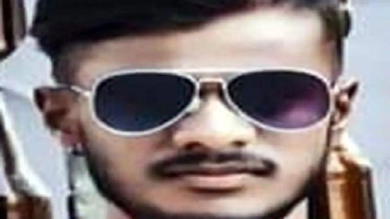 ನಂಜನಗೂಡು: ಪೆಟ್ರೋಲ್ ಸುರಿದು ಬೆಂಕಿ ಹಚ್ಚಿಕೊಂಡು ಯುವಕ ಆತ್ಮಹತ್ಯೆ ನಂಜನಗೂಡು: ಪೆಟ್ರೋಲ್ ಸುರಿದು ಬೆಂಕಿ ಹಚ್ಚಿಕೊಂಡು ಯುವಕ ಆತ್ಮಹತ್ಯೆ