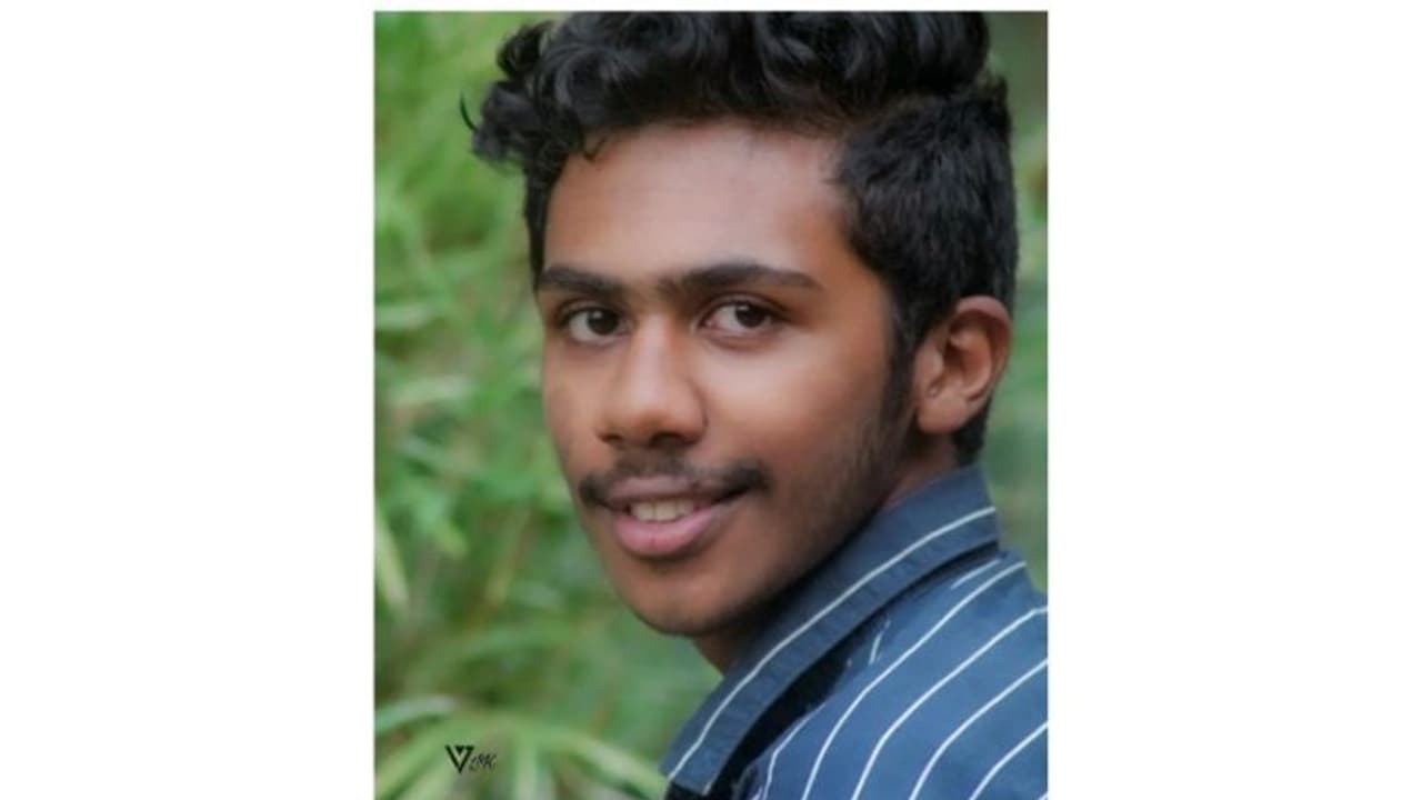 എഞ്ചിനീയറിംഗ് വിദ്യാർത്ഥിയെ കോളേജ് ഹോസ്റ്റലിൽ ജീവനൊടുക്കിയ നിലയില് കണ്ടെത്തി എഞ്ചിനീയറിംഗ് വിദ്യാർത്ഥിയെ കോളേജ് ഹോസ്റ്റലിൽ ജീവനൊടുക്കിയ നിലയില് കണ്ടെത്തി