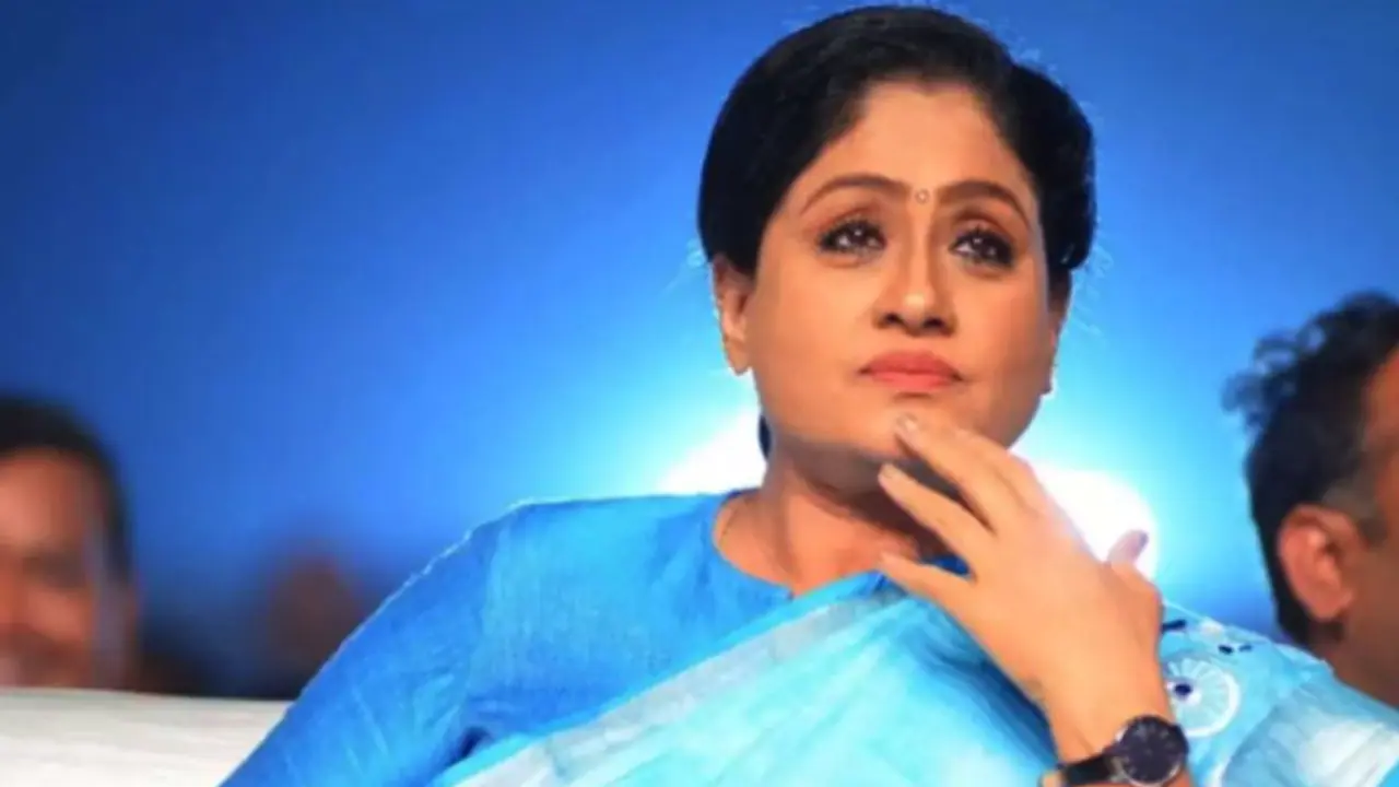 வாய்ப்பு மறுக்கப்பட்டதால் இந்த முடிவா?.. பாஜகவில் இருந்து விலகிய விஜயசாந்தி காங்கிரஸில் இணையப்போகிறாரா?