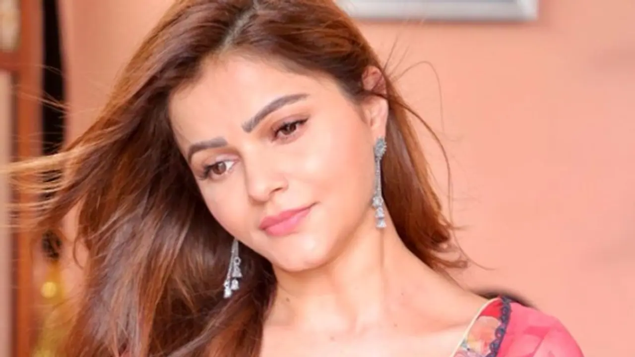 Rubina Dilaik asks people not to burst crackers, netizens term her 'Anti Hindu'; actress responds Rubina Dilaik asks people not to burst crackers, netizens term her 'Anti Hindu'; actress responds