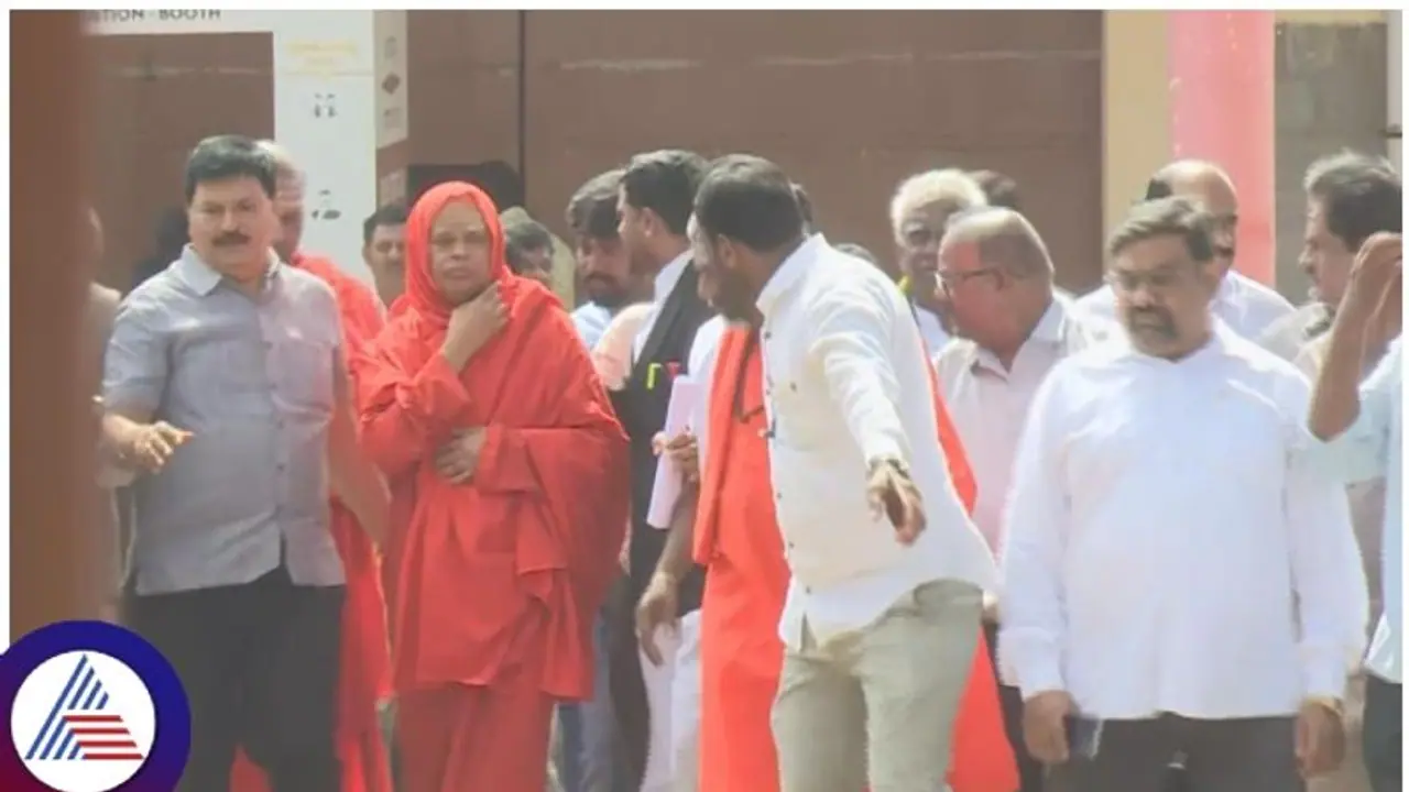 ಮುರುಘಾಶ್ರೀ ವಿರುದ್ಧ ಬಂಧನ ವಾರಂಟ್; ಕಳೆದ ವಾರ ಬಿಡುಗಡೆಯಾಗಿರುವ ಶ್ರೀಗಳಿಗೆ ಮತ್ತೆ ಬಂಧನ ಭೀತಿ! 