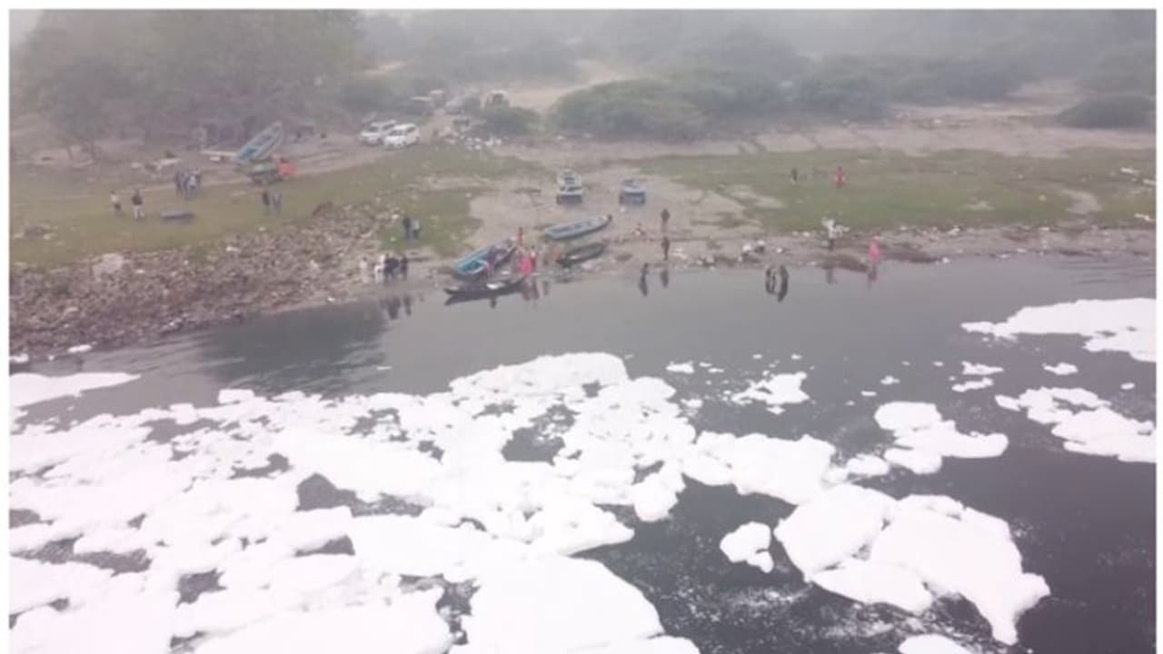 വായു ഗുണനിലവാരം ഗുരുതരമായി തുടരുന്നു; ഇനി കർശന നടപടികളെന്ന് ദില്ലി സർക്കാർ; കൃത്രിമ മഴയ്ക്കും സാധ്യത വായു ഗുണനിലവാരം ഗുരുതരമായി തുടരുന്നു; ഇനി കർശന നടപടികളെന്ന് ദില്ലി സർക്കാർ; കൃത്രിമ മഴയ്ക്കും സാധ്യത