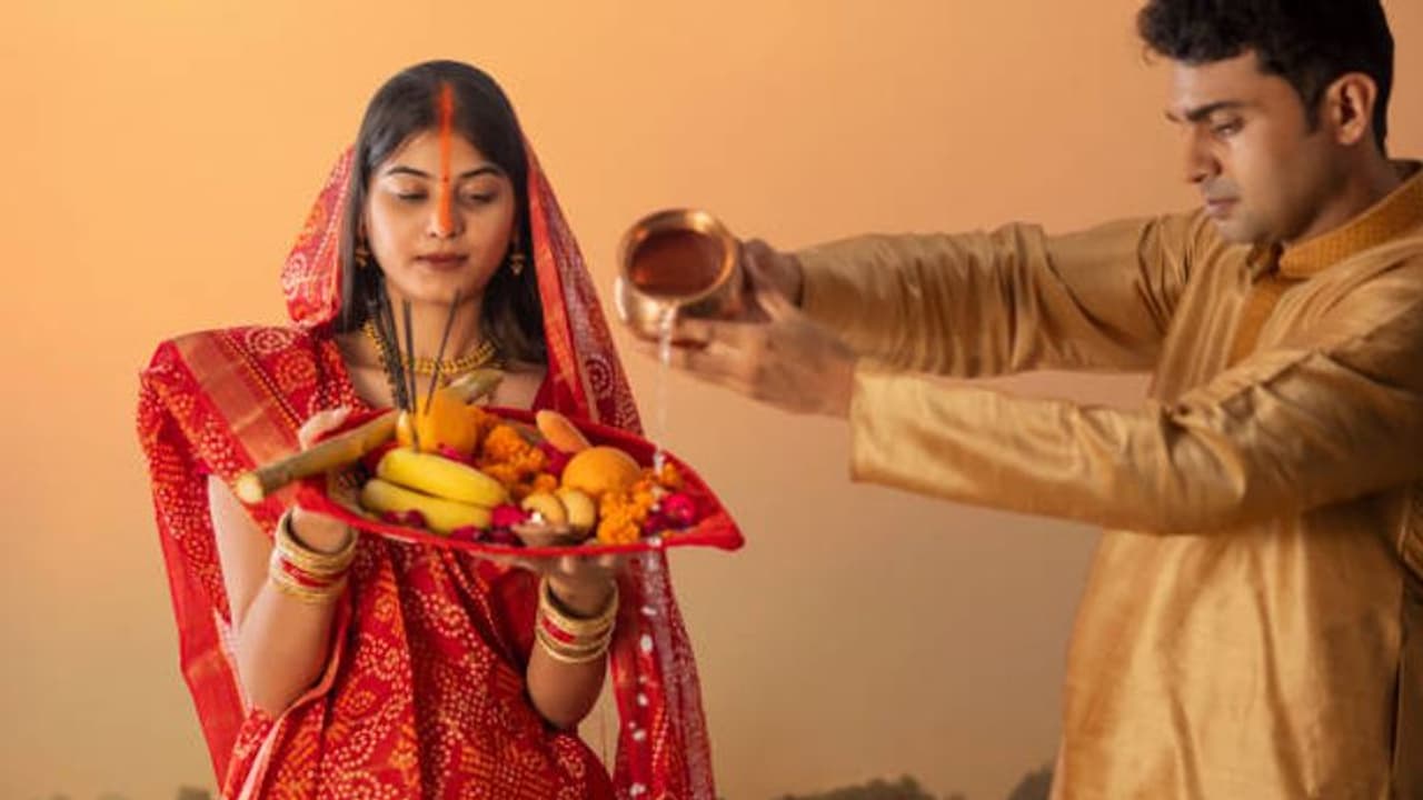 Chhath Puja 2023: City wise timings of Sandhya Arghya in Delhi, Patna Kolkata and other places Chhath Puja 2023: City wise timings of Sandhya Arghya in Delhi, Patna Kolkata and other places