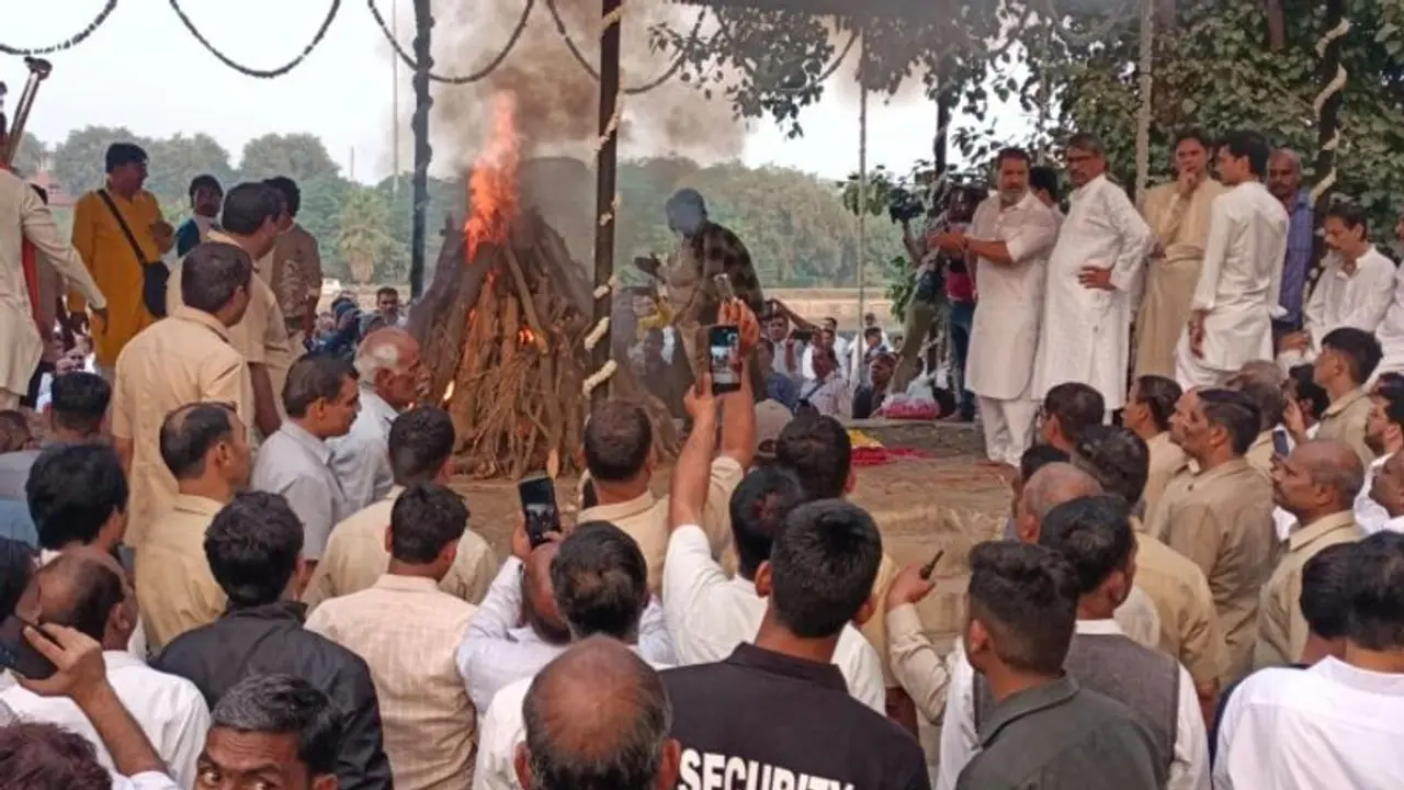 खुद के बनाए बैकुंठ धाम में पंचतत्व में विलीन हुए सुब्रत राय, अर्थी को कंधा देने क्यों नहीं आए दोनों बेटे