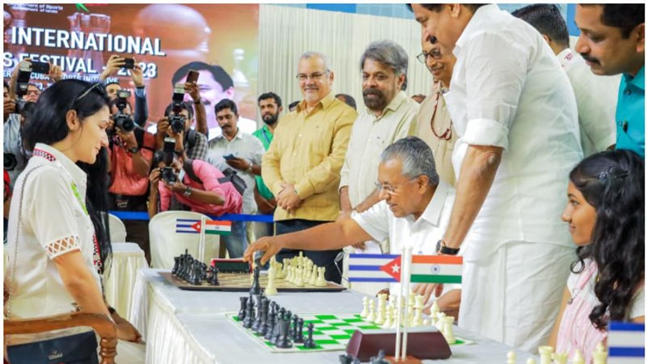 'കരുനീക്കം വരൂട്ടാ'! എതിരാളി ക്യൂബൻ ഗ്രാൻഡ് മാസ്റ്റർ, പിണറായിയുടെ ഒരൊറ്റ കരുനീക്കം; ചെ ചെസ് ഫെസ്റ്റ് തുടങ്ങി