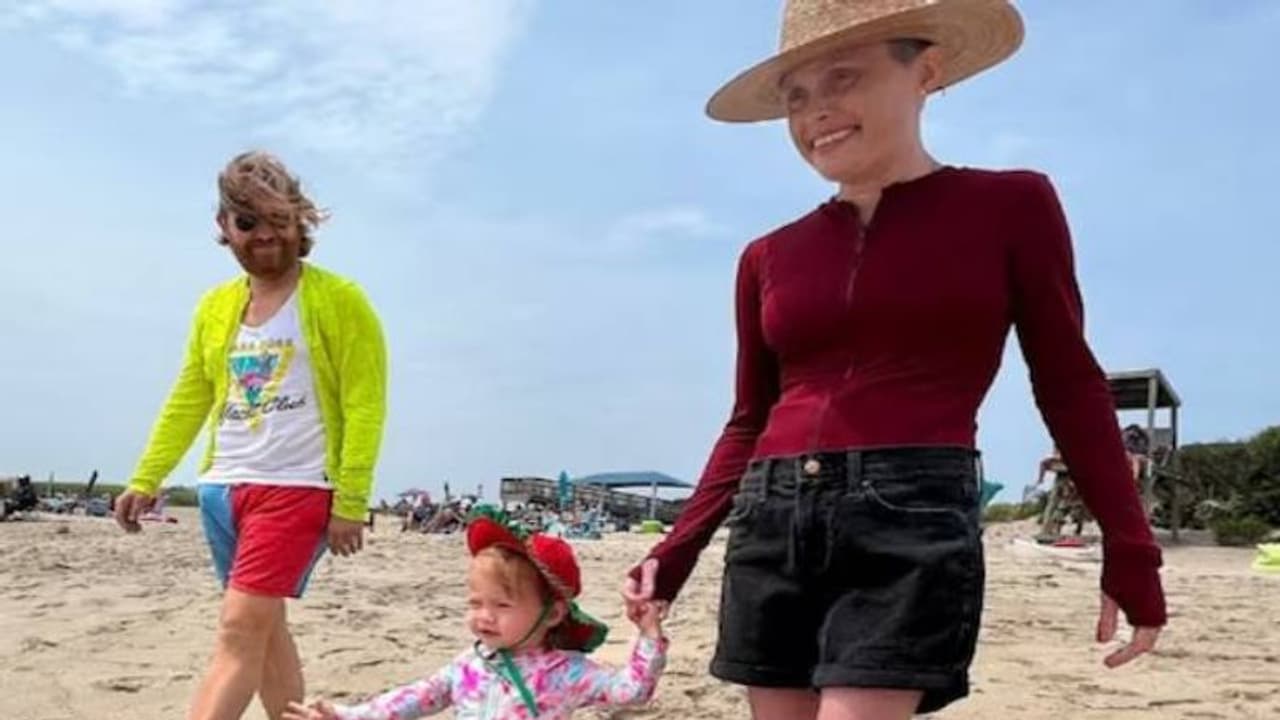 മരിക്കുന്നതിന് തൊട്ടുമുമ്പ് അവൾ കുറിച്ചുവച്ചത്, കണ്ണ് നനയാതെ വായിക്കാനാവില്ല ആ കുറിപ്പ്... മരിക്കുന്നതിന് തൊട്ടുമുമ്പ് അവൾ കുറിച്ചുവച്ചത്, കണ്ണ് നനയാതെ വായിക്കാനാവില്ല ആ കുറിപ്പ്...