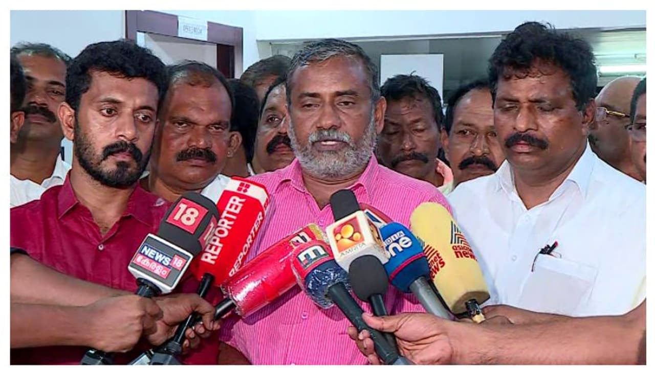 നൂറനാട്ടെ മണ്ണെടുപ്പ് നിർത്തിവെക്കാൻ ജില്ലാ കലക്ടറുടെ ഉത്തരവ്; ഹൈക്കോടതിയെ വിവരങ്ങൾ അറിയിക്കും