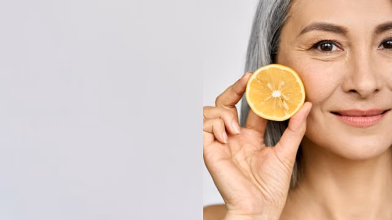 മുഖം കണ്ടാല് പ്രായം പറയാതിരിക്കാന് പതിവായി കഴിക്കാം ഈ പന്ത്രണ്ട് പഴങ്ങള്... മുഖം കണ്ടാല് പ്രായം പറയാതിരിക്കാന് പതിവായി കഴിക്കാം ഈ പന്ത്രണ്ട് പഴങ്ങള്...