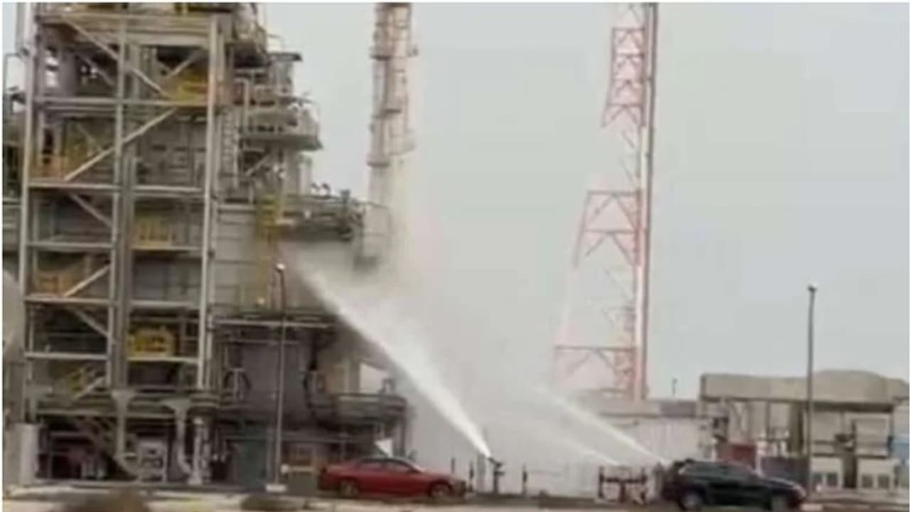 കുവൈത്തില് റിഫൈനറിയില് തീപിടിത്തം കുവൈത്തില് റിഫൈനറിയില് തീപിടിത്തം