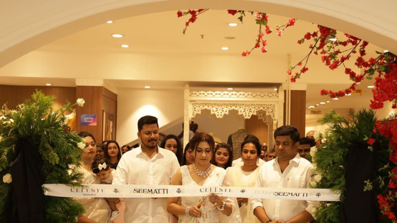 വൈറ്റ് ബ്രൈഡൽ വിവാഹ വസ്ത്രങ്ങൾക്കായി 'ദി സെലസ്റ്റ്' അവതരിപ്പിച്ച് ശീമാട്ടി വൈറ്റ് ബ്രൈഡൽ വിവാഹ വസ്ത്രങ്ങൾക്കായി 'ദി സെലസ്റ്റ്' അവതരിപ്പിച്ച് ശീമാട്ടി