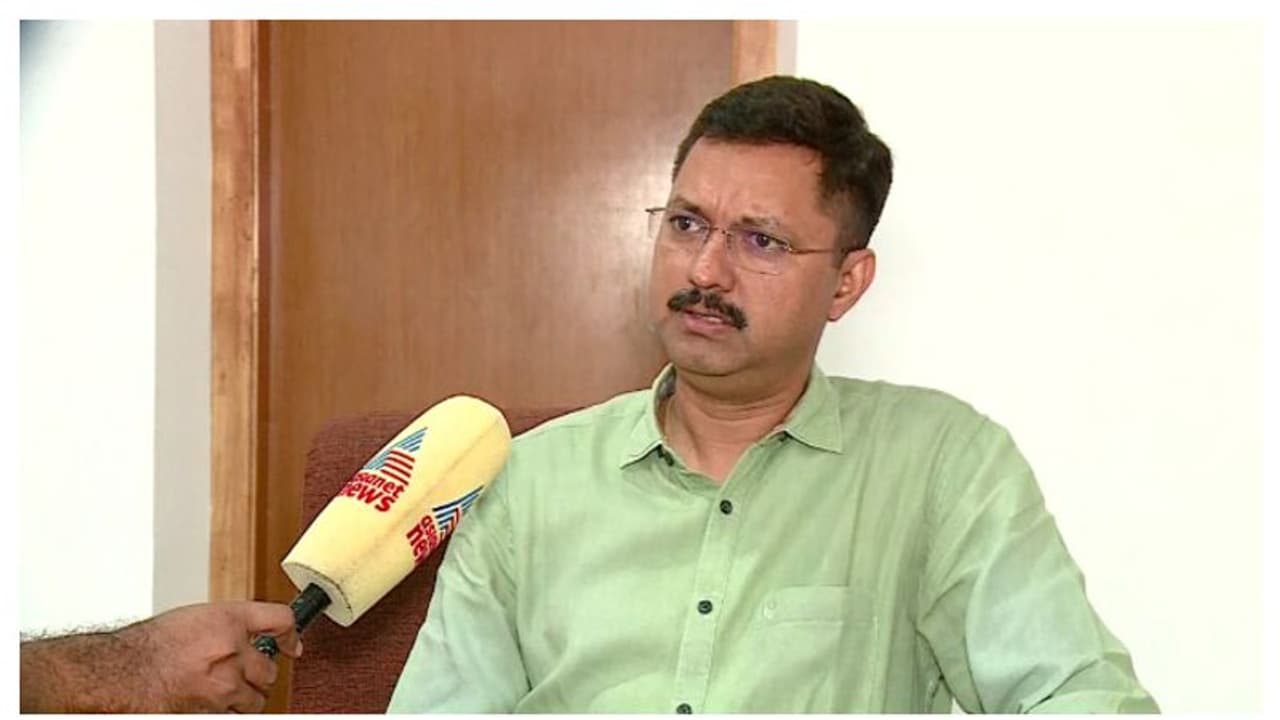 വ്യാജ തിരിച്ചറിയൽ കാർഡ് വിവാദം; 'കോൺഗ്രസ് വിശദീകരണം നൽകണം, ഡിജിപി അന്വേഷിക്കും'; മുഖ്യ തെരഞ്ഞെടുപ്പ് ഓഫീസർ വ്യാജ തിരിച്ചറിയൽ കാർഡ് വിവാദം; 'കോൺഗ്രസ് വിശദീകരണം നൽകണം, ഡിജിപി അന്വേഷിക്കും'; മുഖ്യ തെരഞ്ഞെടുപ്പ് ഓഫീസർ