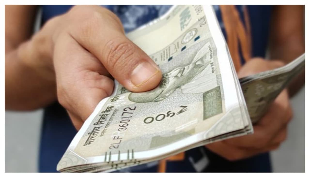 അനധികൃത ധനകാര്യ സ്ഥാപനങ്ങളുടെ പട്ടിക പ്രസിദ്ധീകരിച്ച് പൊലീസ്; സാമ്പത്തിക ഇടപാട് പാടില്ല, അന്വേഷണം അനധികൃത ധനകാര്യ സ്ഥാപനങ്ങളുടെ പട്ടിക പ്രസിദ്ധീകരിച്ച് പൊലീസ്; സാമ്പത്തിക ഇടപാട് പാടില്ല, അന്വേഷണം