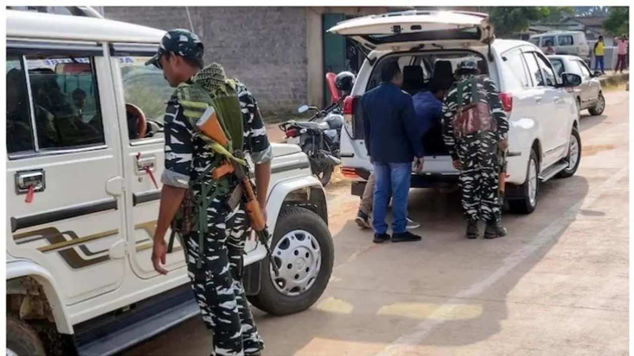 ಛತ್ತೀಸ್ಗಢದಲ್ಲಿ ಮತಯಂತ್ರ ಸಾಗಿಸುತ್ತಿದ್ದ ವಾಹನ ಸ್ಪೋಟಿಸಿದ ನಕ್ಸಲರು; ಯೋಧ ಬಲಿ: 2 ರಾಜ್ಯಗಳಲ್ಲಿ ಉತ್ತಮ ಮತದಾನ ಛತ್ತೀಸ್ಗಢದಲ್ಲಿ ಮತಯಂತ್ರ ಸಾಗಿಸುತ್ತಿದ್ದ ವಾಹನ ಸ್ಪೋಟಿಸಿದ ನಕ್ಸಲರು; ಯೋಧ ಬಲಿ: 2 ರಾಜ್ಯಗಳಲ್ಲಿ ಉತ್ತಮ ಮತದಾನ