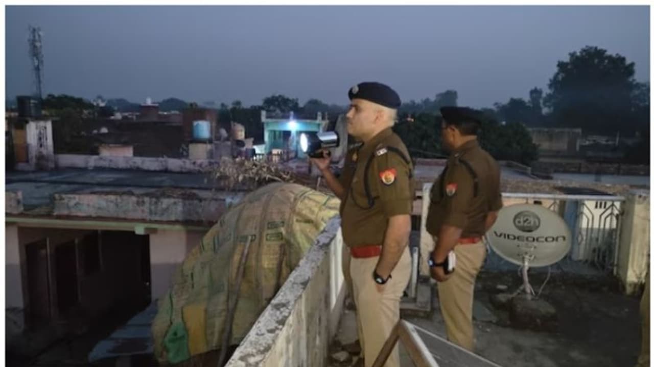 ആറ് പേര് ചേര്ന്ന് വീട്ടില്കയറി കൂട്ടബലാത്സംഗം ചെയ്തെന്ന് യുവതിയുടെ പരാതി; 24 മണിക്കൂറിനിടെ വന് ട്വിസ്റ്റ് ആറ് പേര് ചേര്ന്ന് വീട്ടില്കയറി കൂട്ടബലാത്സംഗം ചെയ്തെന്ന് യുവതിയുടെ പരാതി; 24 മണിക്കൂറിനിടെ വന് ട്വിസ്റ്റ്