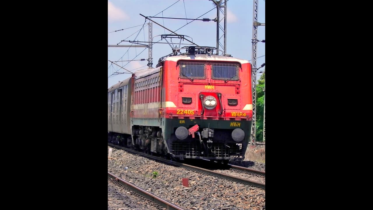 సికింద్రాబాద్ సిర్పూర్ కాగజ్‌నగర్ రైలులో పొగలు: బీబీనగర్‌లో నిలిపివేత